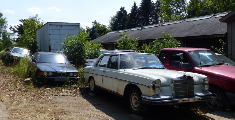 Illustration for article titled A Michigan Town Is Forcing This Man To Sell 20 Old Cars Off His Property Every Month